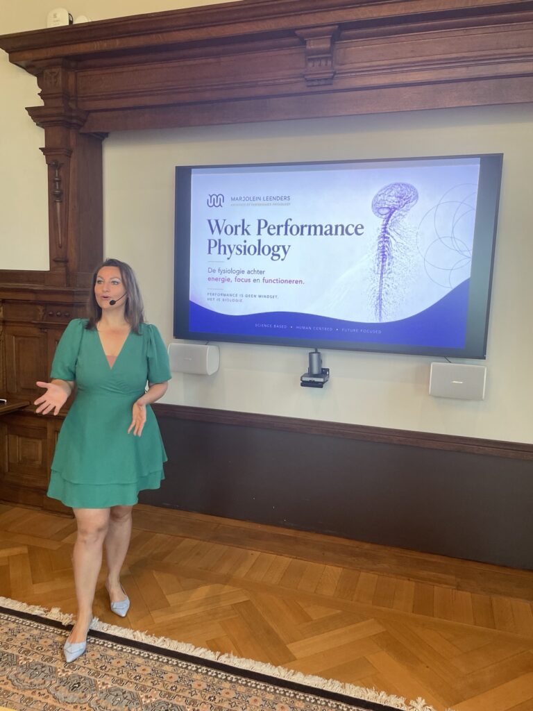Marjolein Leenders geeft een lezing over work performance physiology, energie, focus en duurzame inzetbaarheid
